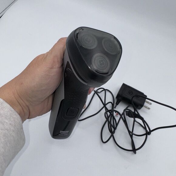 Philips Norelco Series 2000 S1211 Pop-Up Trimmer Wet & Dry Electric Shaver - Picture 4 of 8